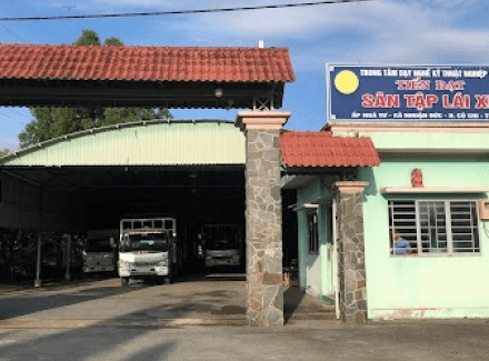 SÂN TẬP LÁI - TIẾN ĐẠT