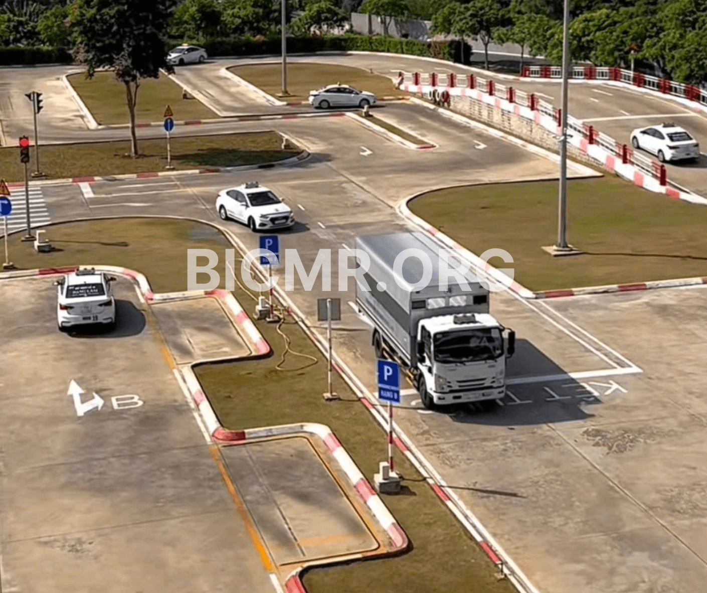 giá học phí b1 và b2 