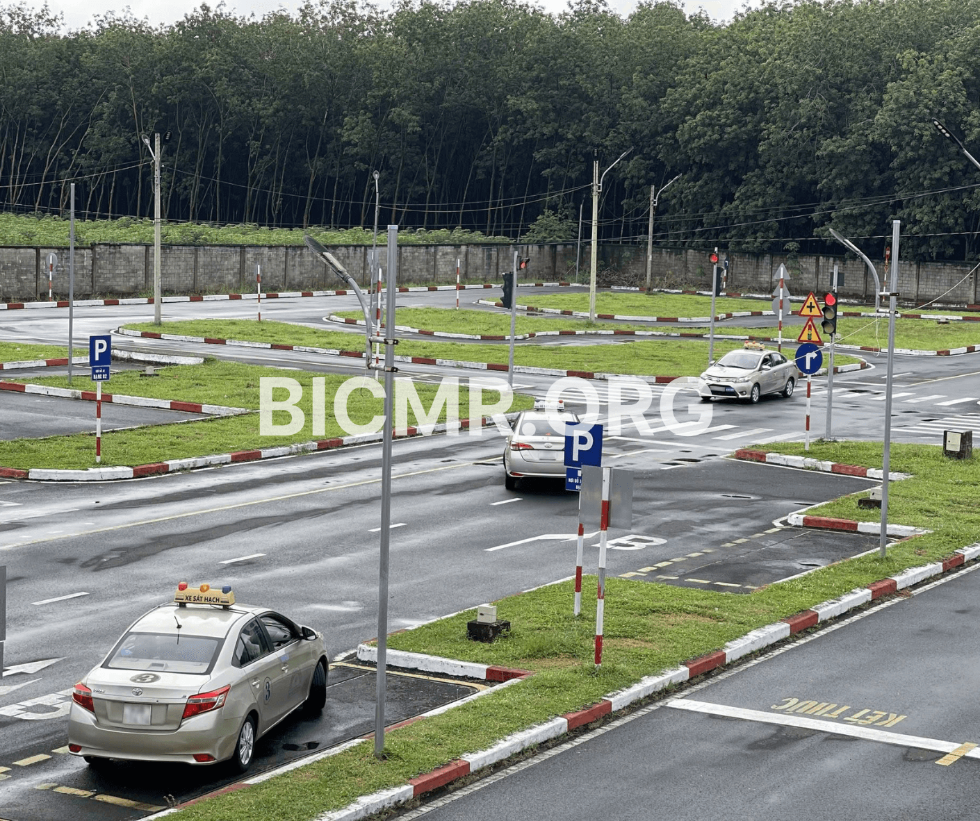 giá học bằng lái xe ô tô 